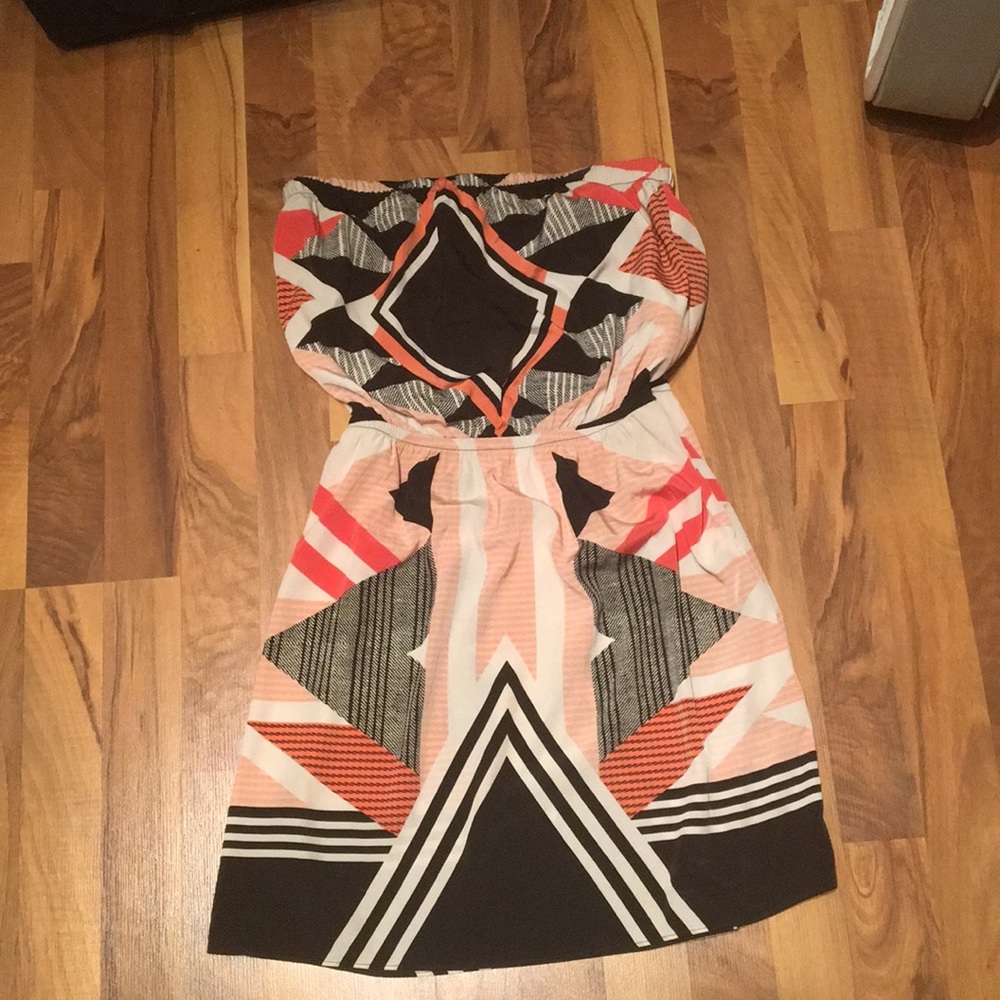 Strapless patterned dress